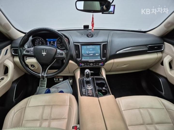 Maserati Levante 3.0 AWD Sport 8