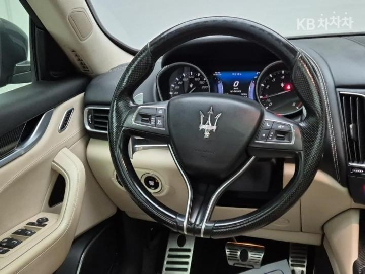 Maserati Levante 3.0 AWD Sport 10