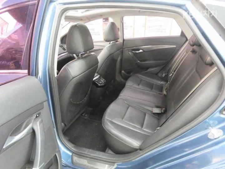 Hyundai i40 Saloon 1.7 VGT MODERN 7