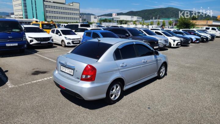 Hyundai Verna 1.4 DOHC Gasoline PREMIER 9