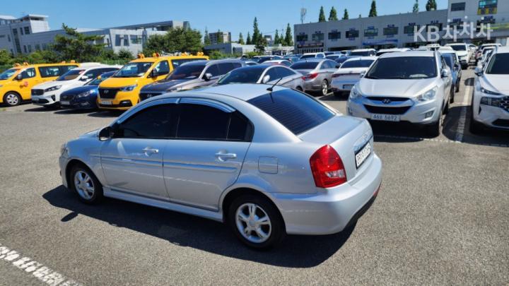 Hyundai Verna 1.4 DOHC Gasoline PREMIER 6