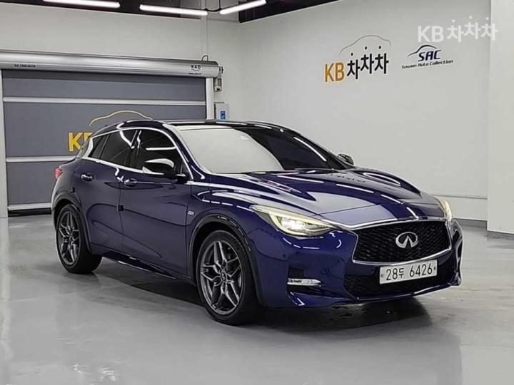 Infiniti Q30 2.0t Premium 5