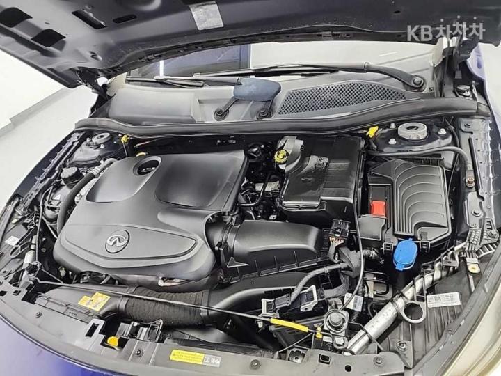 Infiniti Q30 2.0t Premium 6