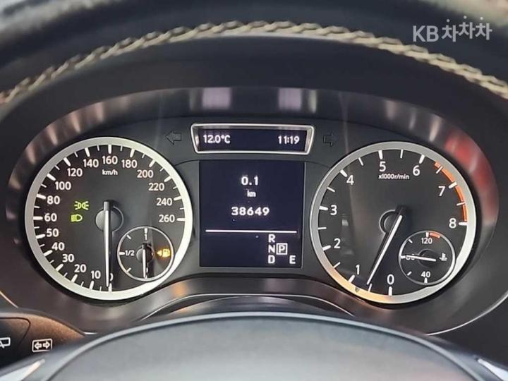 Infiniti Q30 2.0t Premium 7