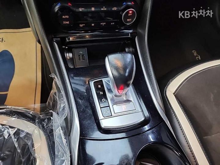 Infiniti Q30 2.0t Premium 9