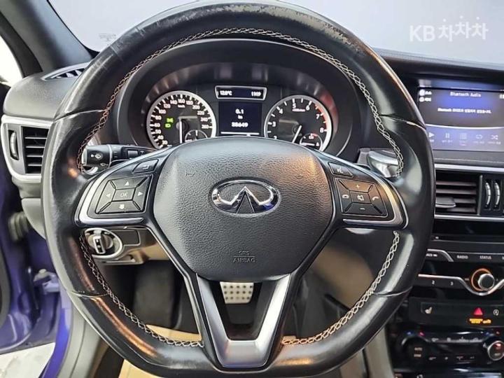 Infiniti Q30 2.0t Premium 10