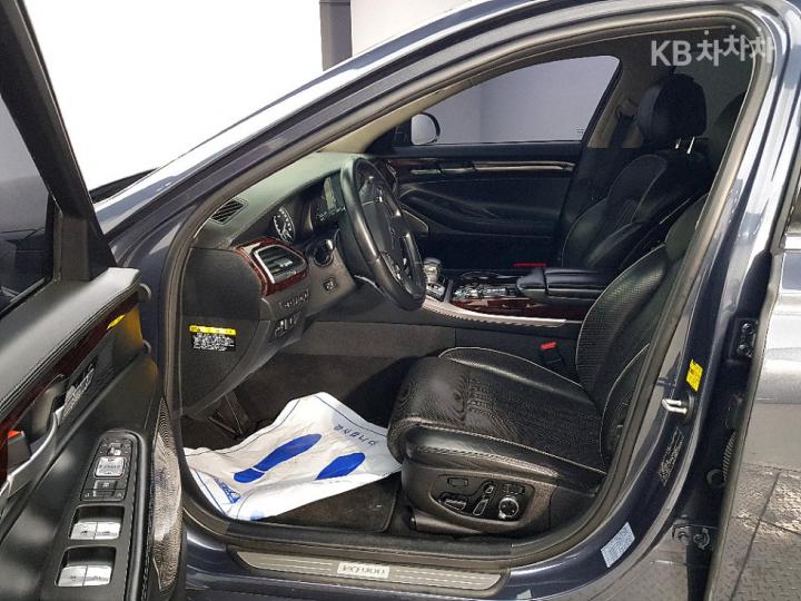 Genesis EQ900 5.0 GDI AWD Prestige 9