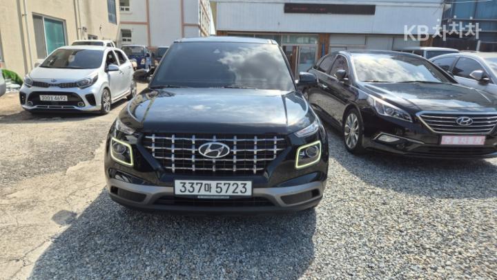 Hyundai Venue Gasoline 1.6 Modern