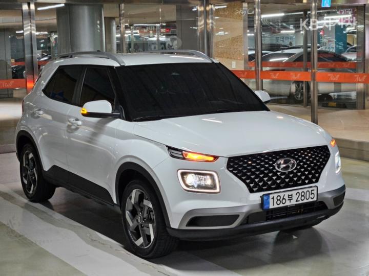 Hyundai Venue Gasoline 1.6 FLUX 4