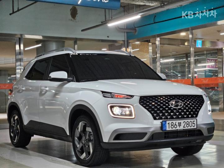 Hyundai Venue Gasoline 1.6 FLUX 7