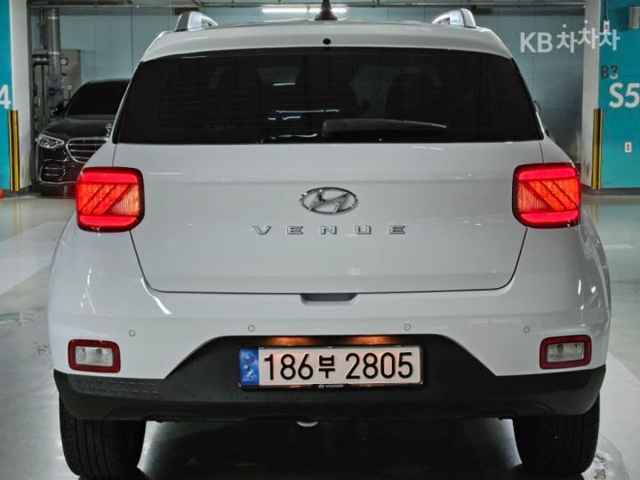 Hyundai Venue Gasoline 1.6 FLUX 8