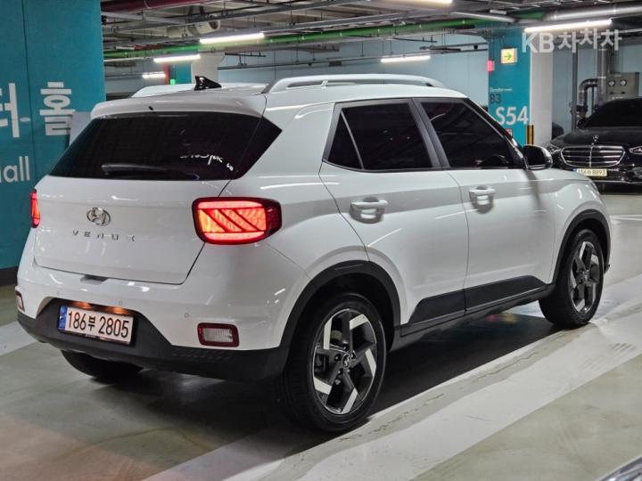 Hyundai Venue Gasoline 1.6 FLUX 9