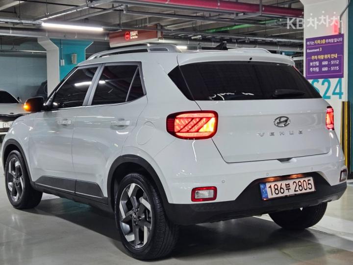 Hyundai Venue Gasoline 1.6 FLUX 10