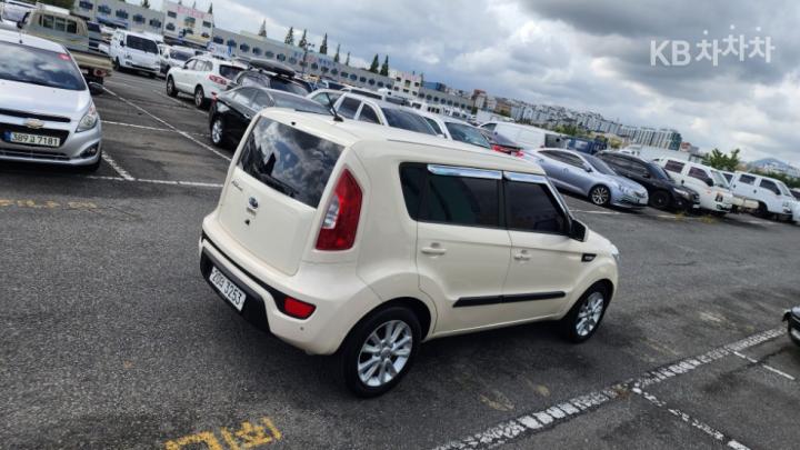 Kia Soul 1.6 Luxury Base Type 10