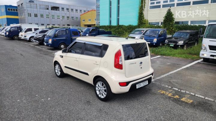 Kia Soul 1.6 Luxury Base Type 7
