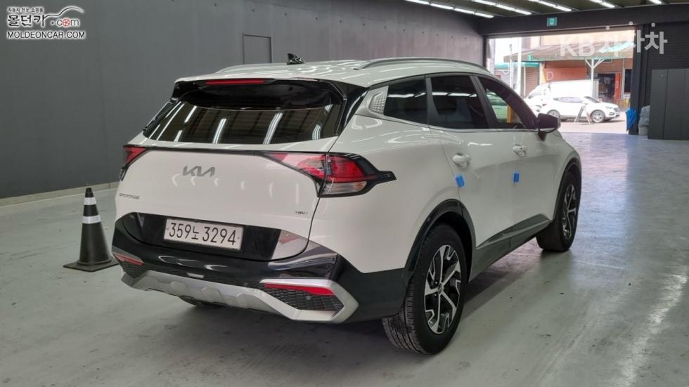 2022 - kia sportage