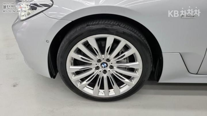 BMW 6 Series GranTurismo 640i xDrive Luxury 7
