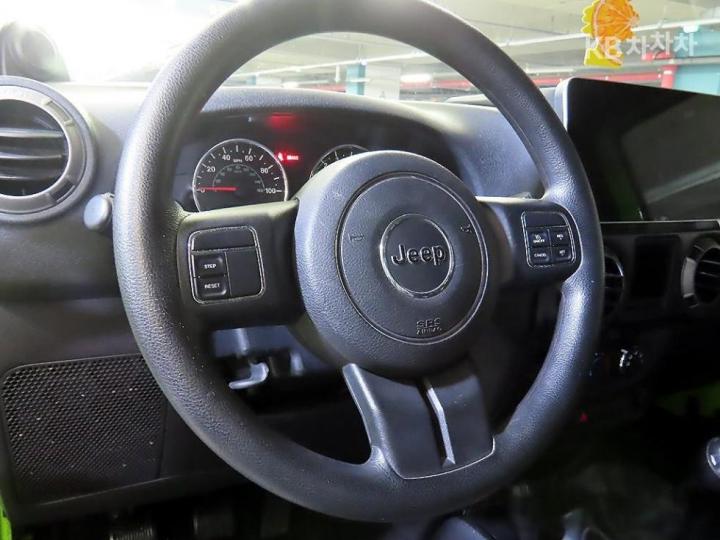 Jeep Wrangler 3.6 Sport JK 8