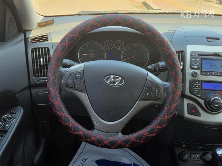 Hyundai i30 1.6 VVT Luxury 9