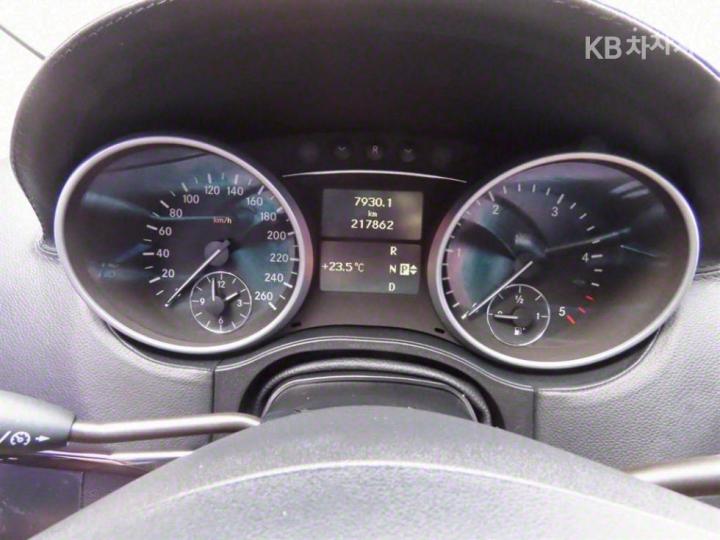 Mercedes-Benz M-Class ML300 CDI W164 8