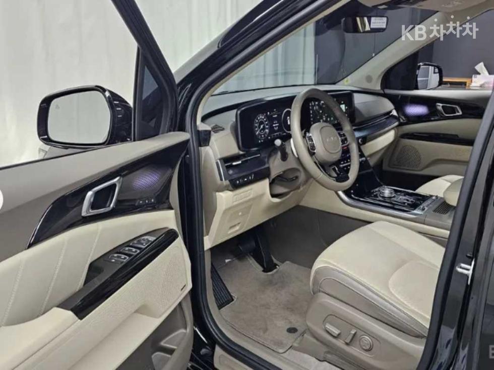 2023 - kia carnival