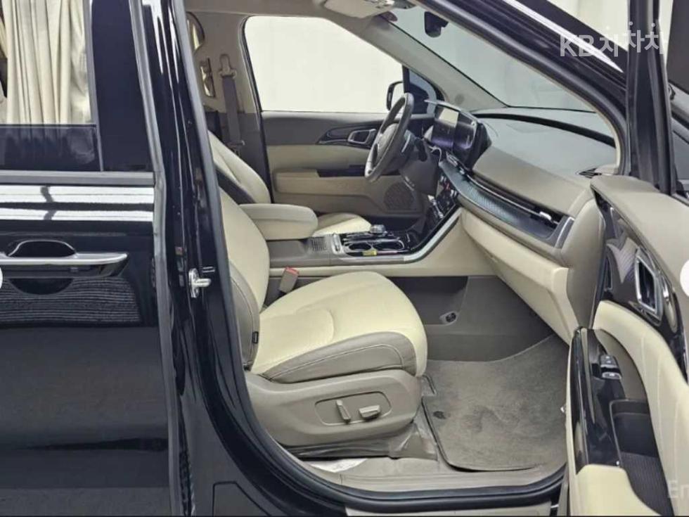 2023 - kia carnival