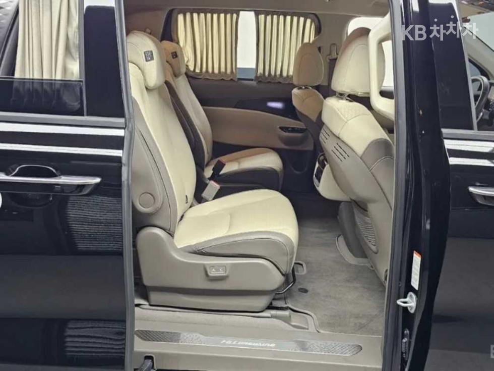 2023 - kia carnival