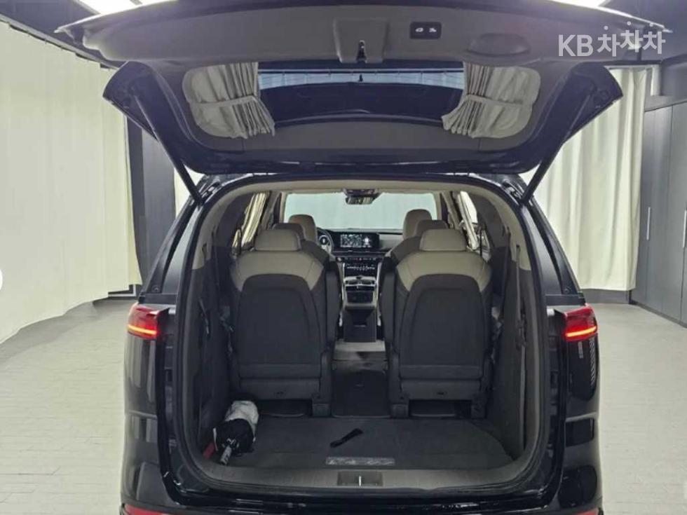 2023 - kia carnival