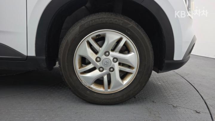 Hyundai Venue Gasoline 1.6 Modern 7