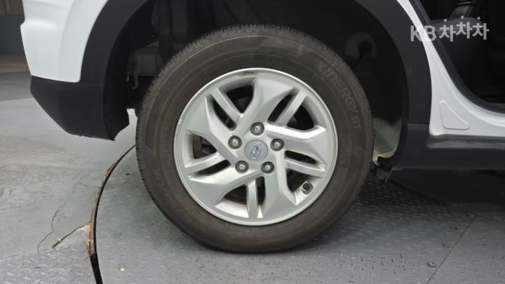 Hyundai Venue Gasoline 1.6 Modern 9