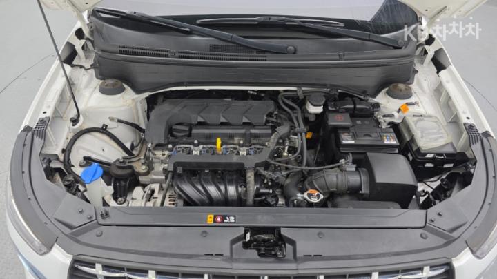 Hyundai Venue Gasoline 1.6 Modern 10