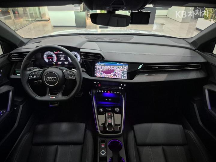 Audi A3 8Y 40 TFSI Premium 8