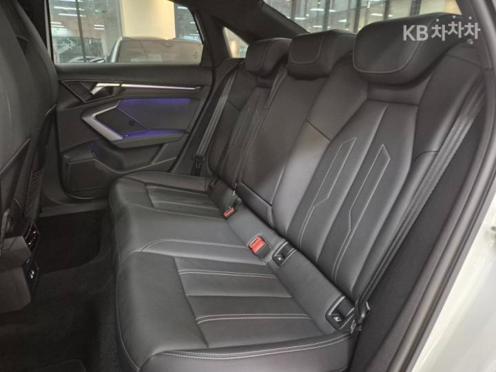 Audi A3 8Y 40 TFSI Premium 10