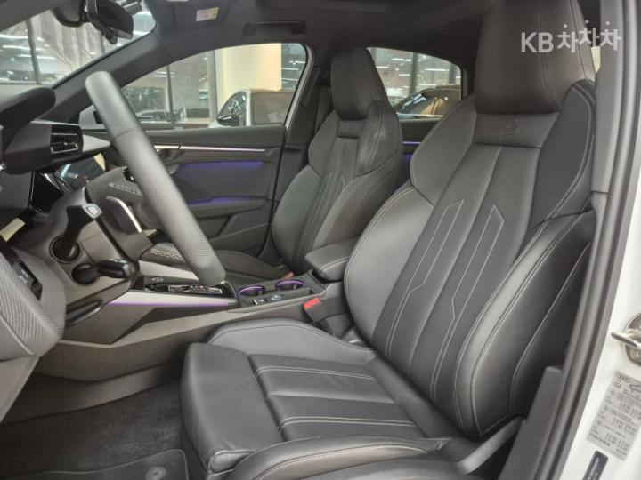 Audi A3 8Y 40 TFSI Premium 9