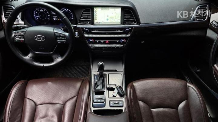 Hyundai Aslan G300 Modern Basic 8