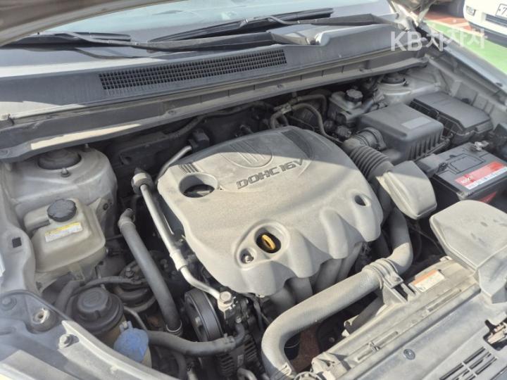 Kia Carens New 2.0 LPI GX Top Model 6