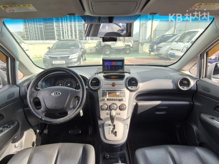 Kia Carens New 2.0 LPI GX Top Model 7