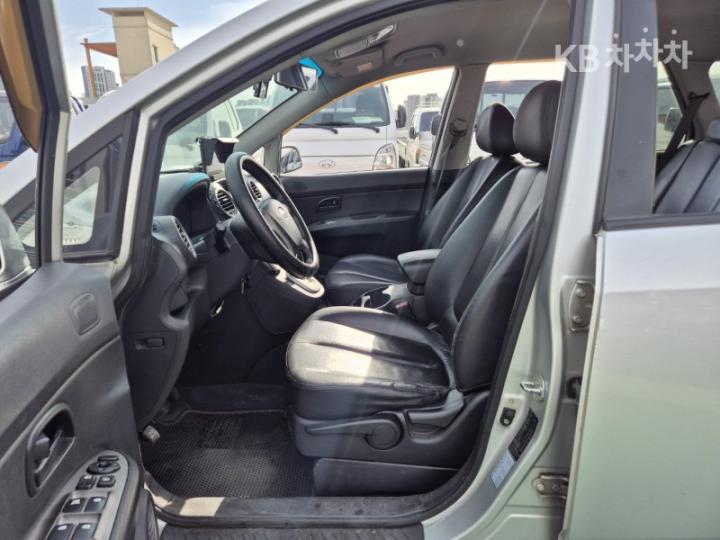 Kia Carens New 2.0 LPI GX Top Model 10