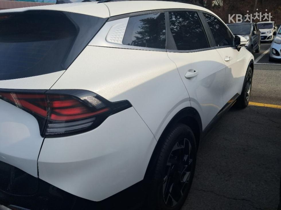 2023 - kia sportage