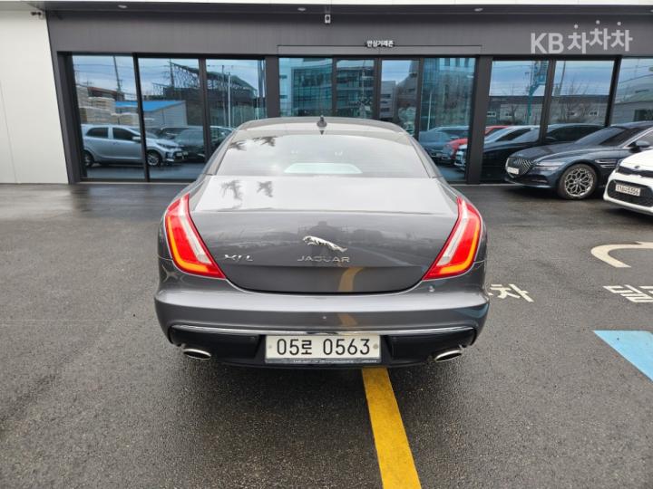 Jaguar XJ 3.0D Premium Luxury LWB X351 4