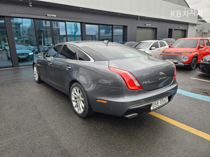 Jaguar XJ 3.0D Premium Luxury LWB X351 5