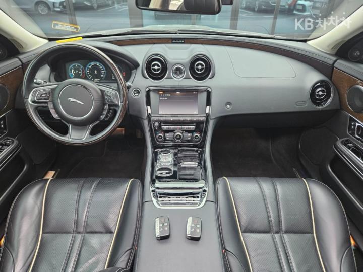 Jaguar XJ 3.0D Premium Luxury LWB X351 8