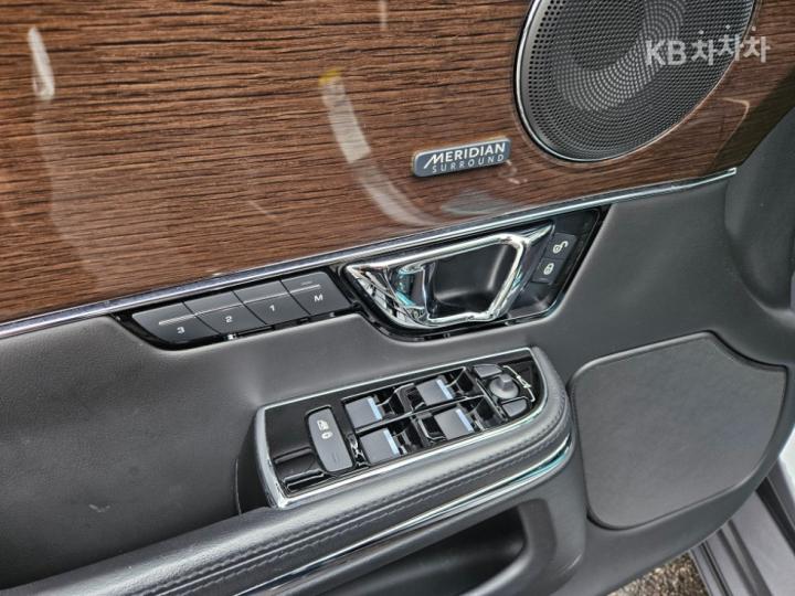 Jaguar XJ 3.0D Premium Luxury LWB X351 10