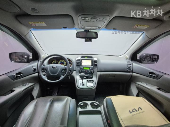 Kia Carnival Grand LPI GLX Base Type 7
