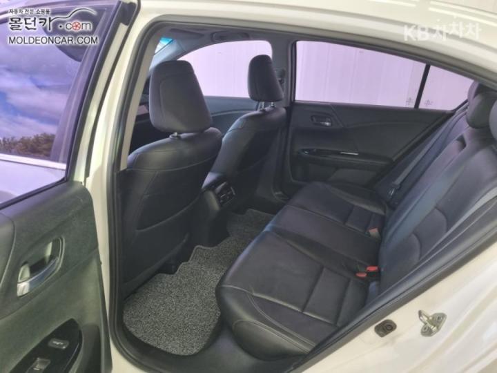 Honda Accord 2.4 Sedan EX-L CVT 8