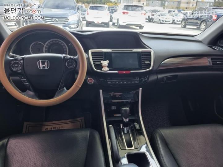 Honda Accord 2.4 Sedan EX-L CVT 10