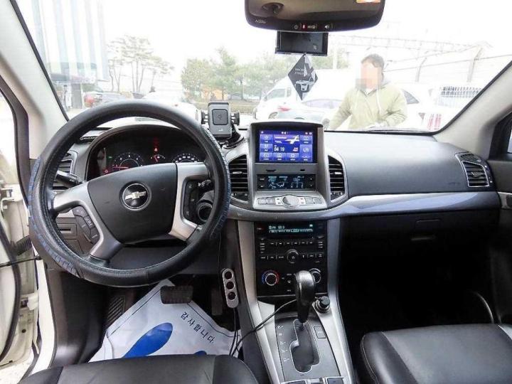 Chevrolet Captiva 2WD LT 8