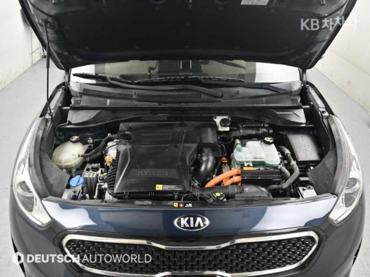 Kia Niro 1.6 Prestige 7