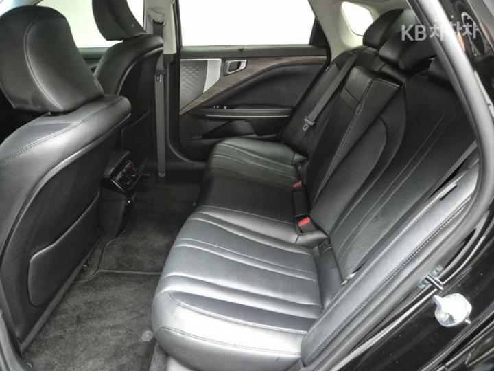 Kia K8 2.5 Gasoline Noblesse 8