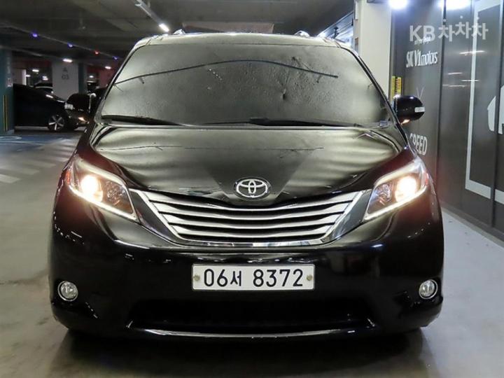 Toyota Sienna Gasoline 3.5 4WD Limited 3